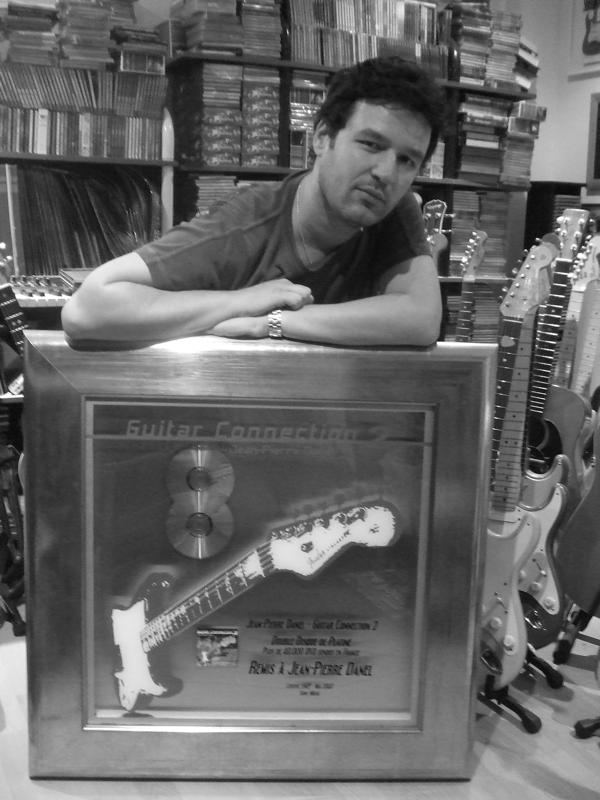 Double disque de platine pour le dvd de Guitar Connection 2 en 2007